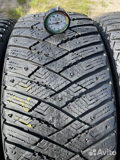 Goodyear Ultragrip Ice Arctic 215/55 R17