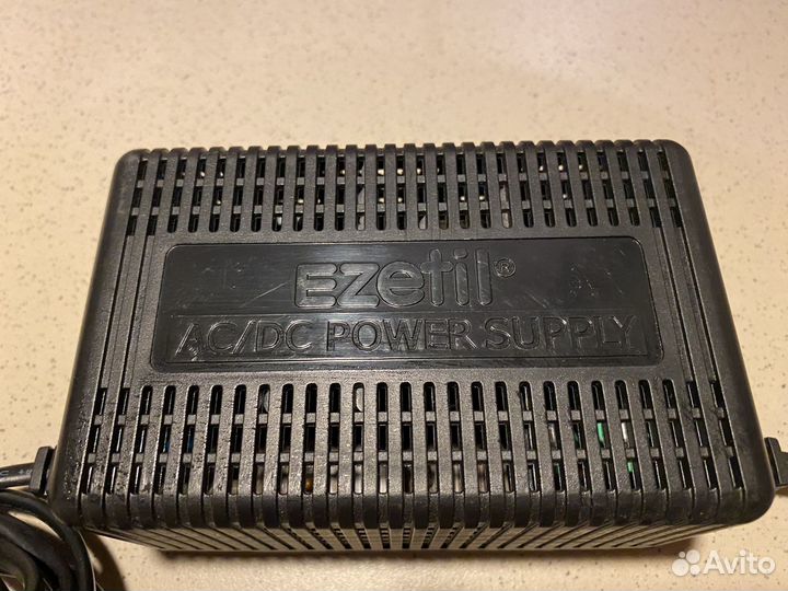 Сетевой адаптер Ezetil 220-240V/12V-AD/DC