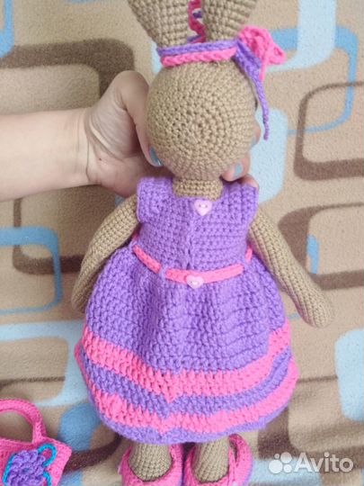 Игрушки вязаные крючком Зайка