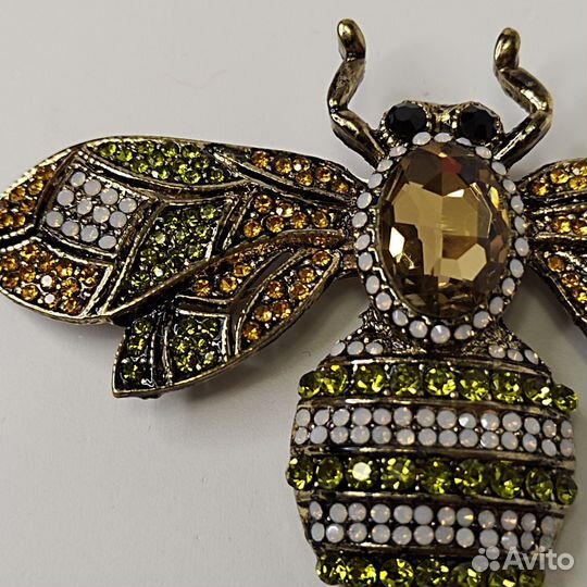 Брошь, Пчела