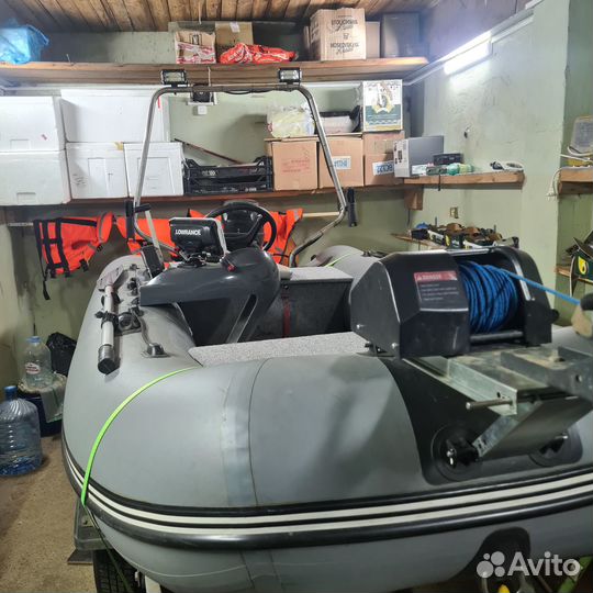 Лодка риб Тритон 340 с мотором б/у