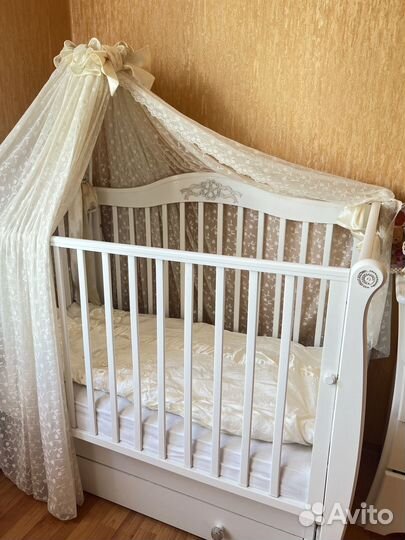 Продам детскую кровать и тумбу новая