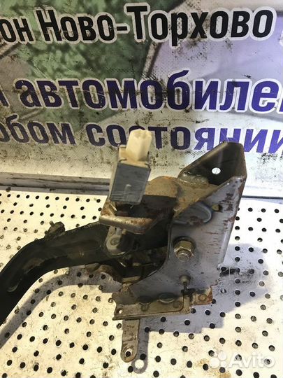 Педаль тормоза Kia Sorento 1 2.5 D4CB