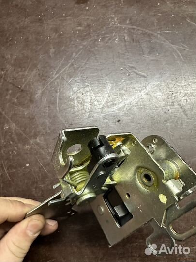 Замок левой двери Scania 5 1867658