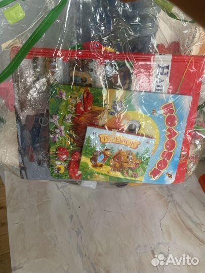 Детские игрушки пакетом и книжки