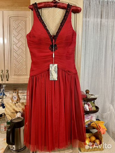 Красное платье Франция