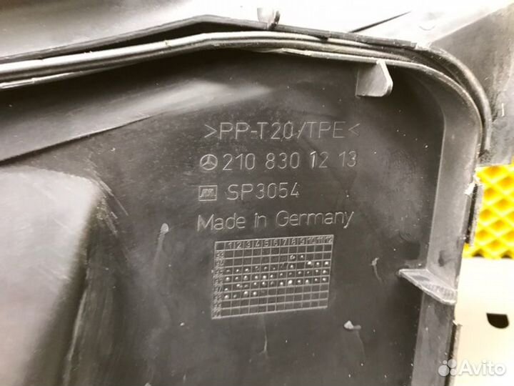 Жабо переднее правое Mercedes-Benz E-Class W210