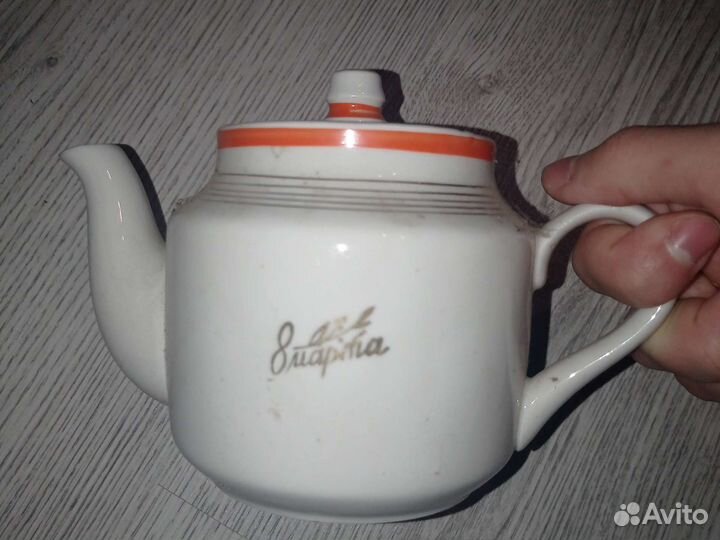 Фарфоровый чайник 8 марта. СССР