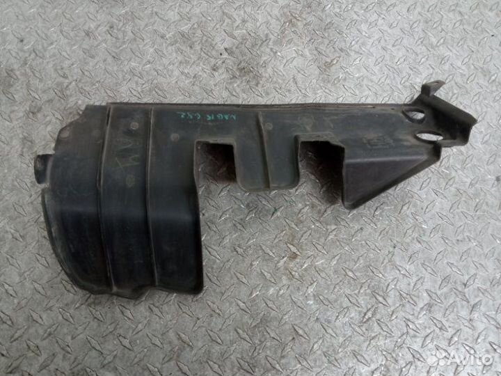 Дефлектор радиатора передний правый Nissan Almera