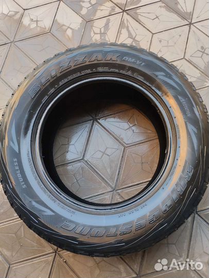 Bridgestone Blizzak DM-V1 285/60 R18