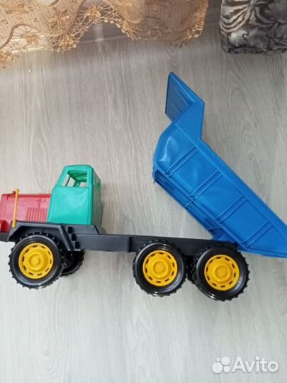 Игрушка самосвал