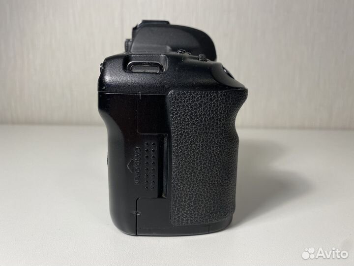 Зеркальный фотоаппарат canon 5D mark ii body