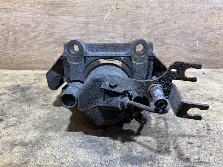 Суппорт передний правый Audi A6 C5 дорест S136