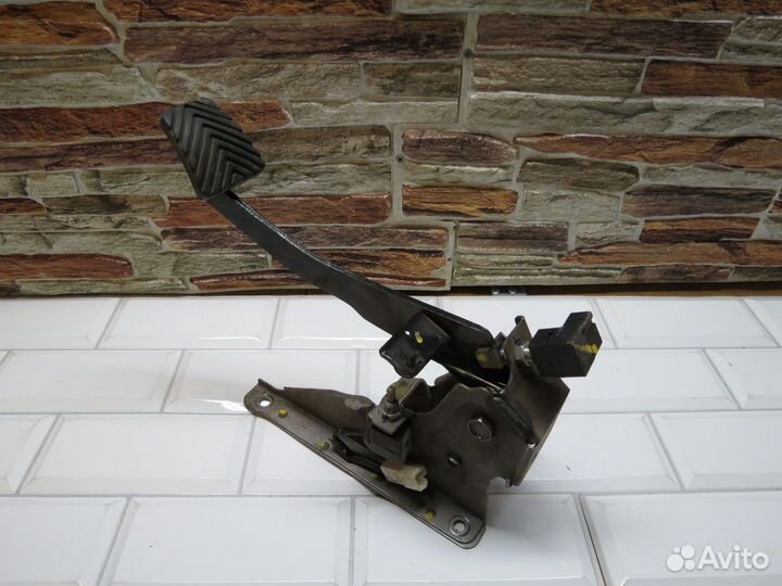 Педаль сцепления Hyundai Solaris