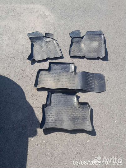 Автомобильные коврики резиновые