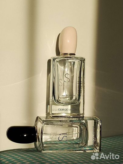 Пустые флаконы от парфюма Giorgio Armani Si