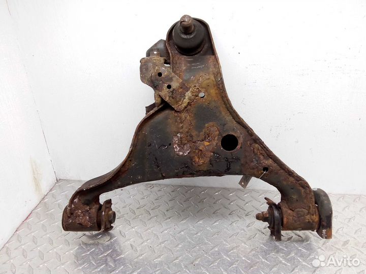 Рычаг передний левый нижний Nissan Pathfinder R51