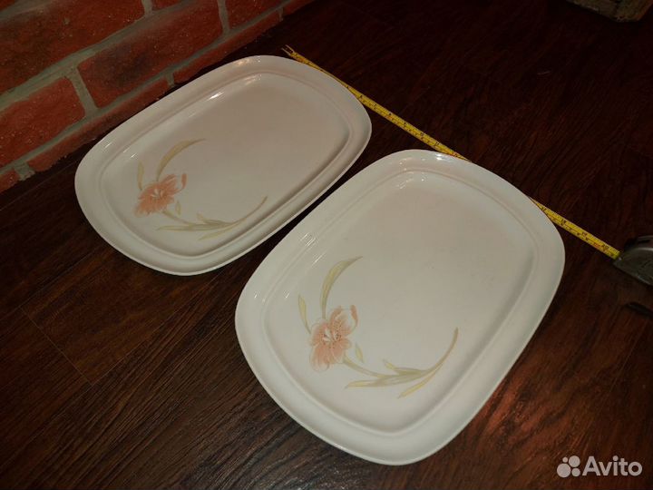 Пара фарфоровых блюд