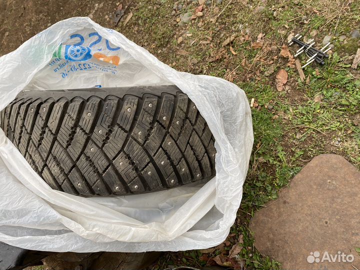 Goodyear Ultragrip Ice Arctic 215/60 R16