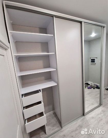 Современный шкаф