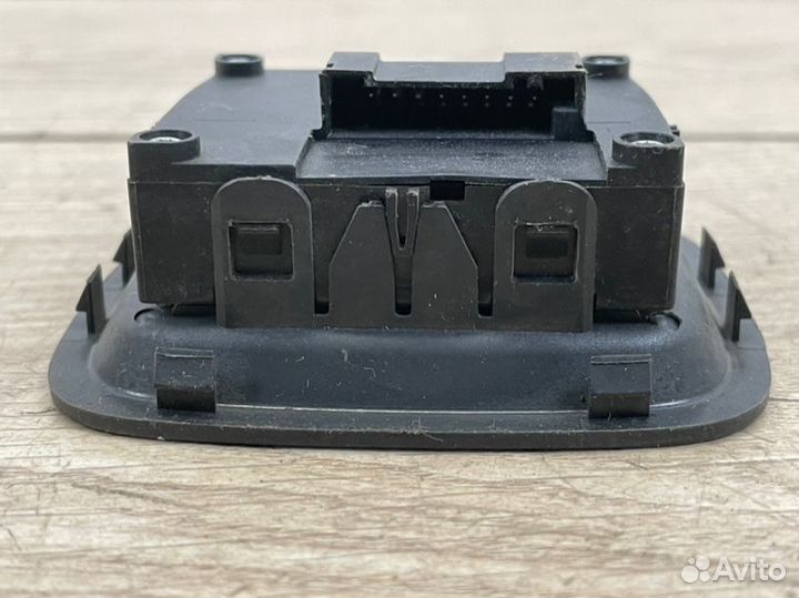 Клавиша разблокировки спинки сиденья Audi Q7 4M