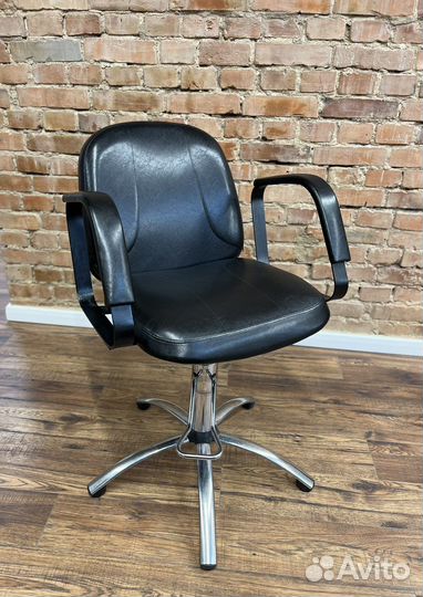 Парикмахерское кресло