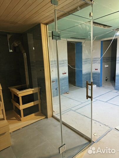 Стеклянная дверь в сауну