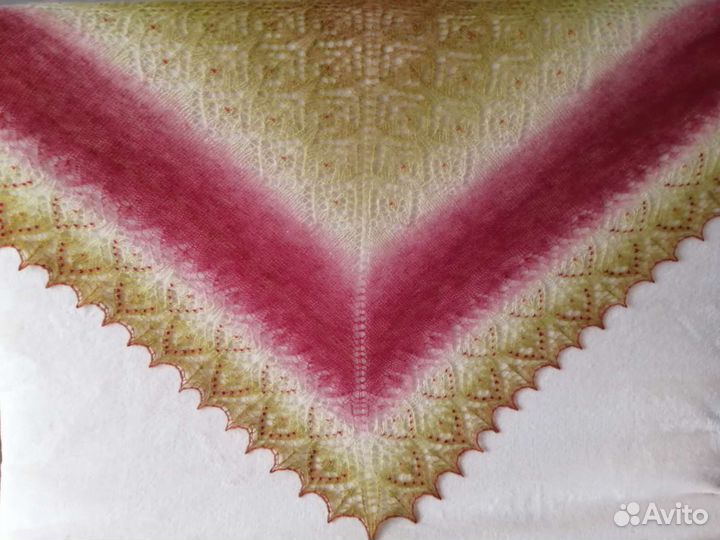 Шаль шерстяная с бисером