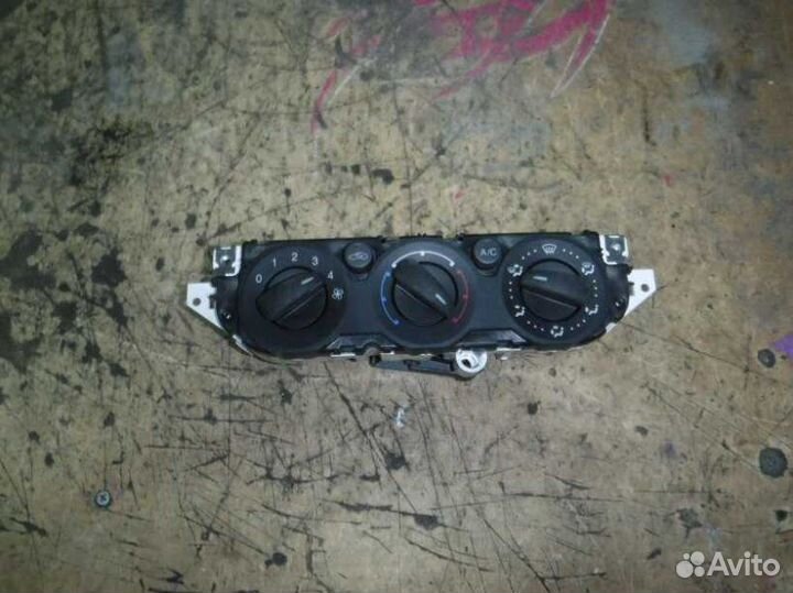 Блок управления отопителем Ford Focus 2
