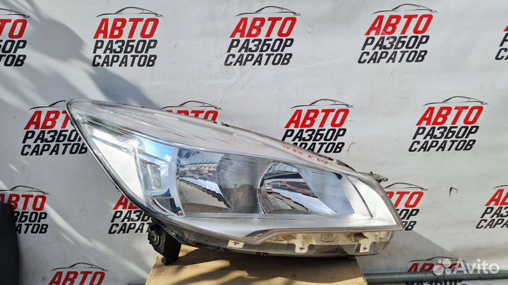 Фара правая Ford Kuga 2 галоген оригинал