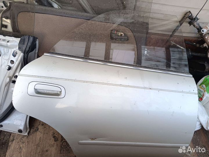 Toyota mark 2 90 дверь