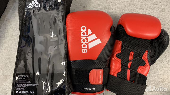 Новые Боксерские перчатки adidas р. М46, 14oz