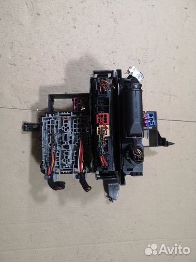 Блок предохранителей Volkswagen Touareg 7laag1