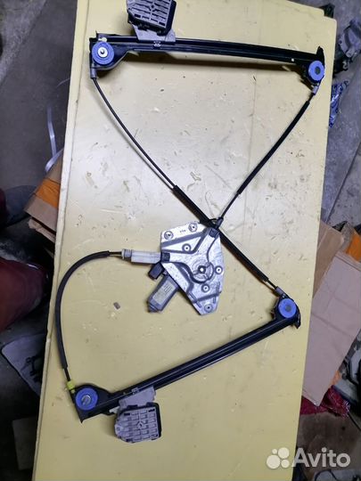 Стеклоподъемник правый Dodge Challenger LC