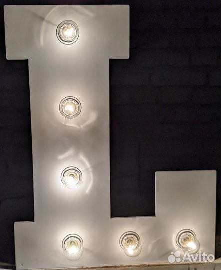 Буквы love с лампами в аренду