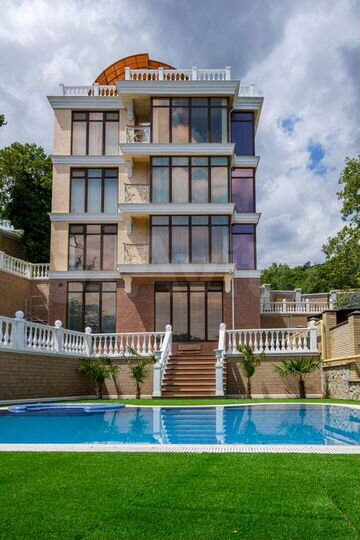 Дом 450 м² на участке 12 сот.