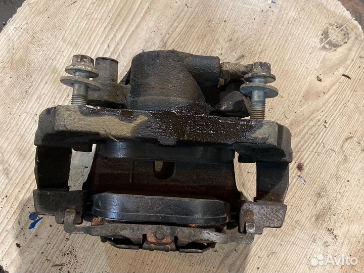 Суппорт передний левый bmw x5 е70 x6 е71