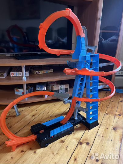 Hot wheels трек парковка