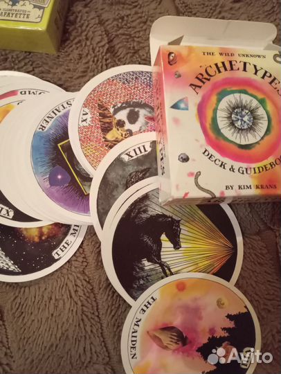 3 колоды и три книги по таро