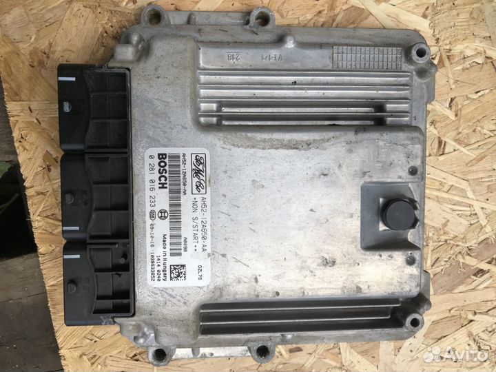 Блок управления двигателем Land Rover Freelander 2