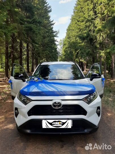 Комплект украшений на машину