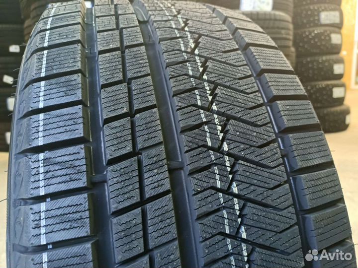 Triangle PL02 245/35 R19 93W