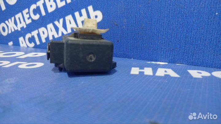 Блок управления подогревом сидений Volkswagen Polo