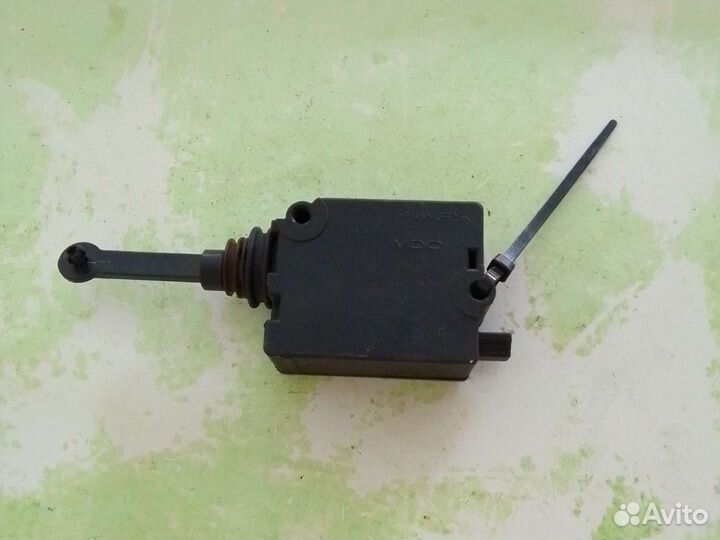 Активатор замка багажника BMW X5 E53 ниж дверь б\у