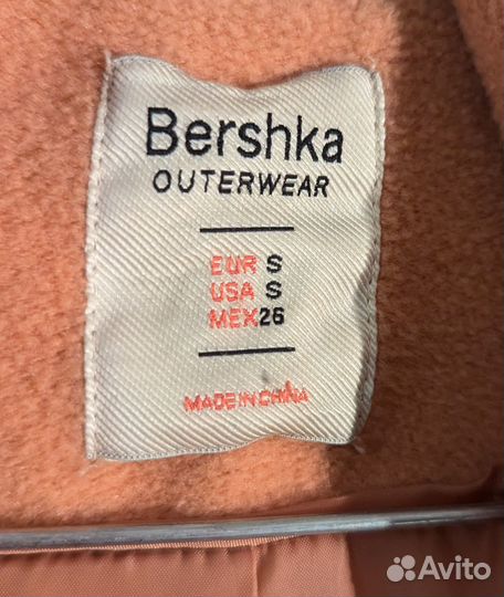 Персиковое пальто Bershka