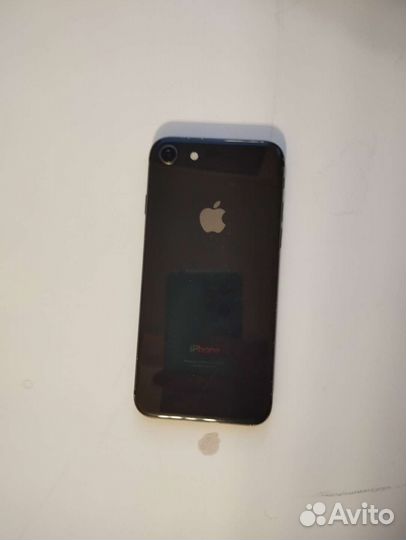 Телефон iPhone 8