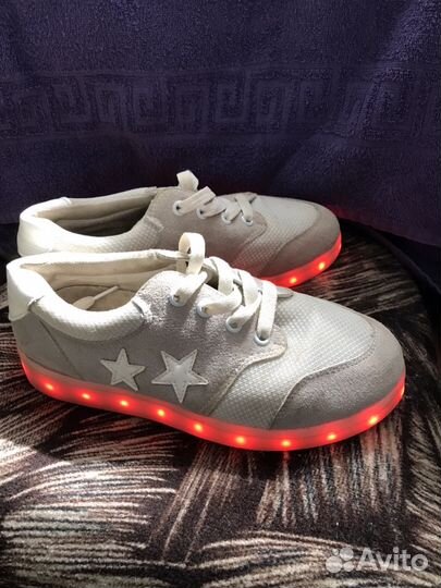 Светящиеся кроссовки