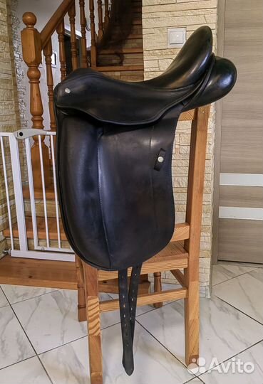 Выездковое седло с монокрылом Max Benz 17,5/31