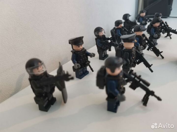 Lego человечки 12 штук военные