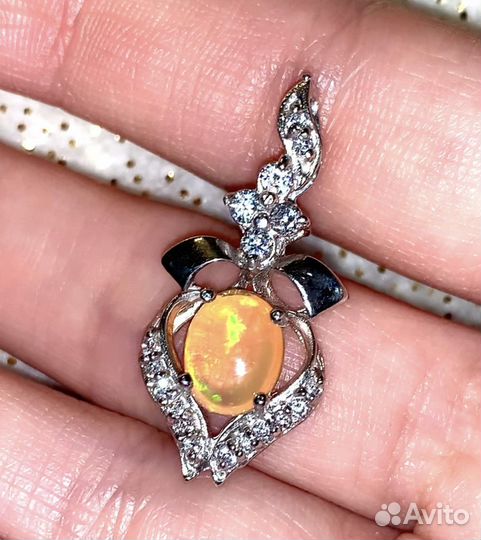 Серебряный подвес с опалами